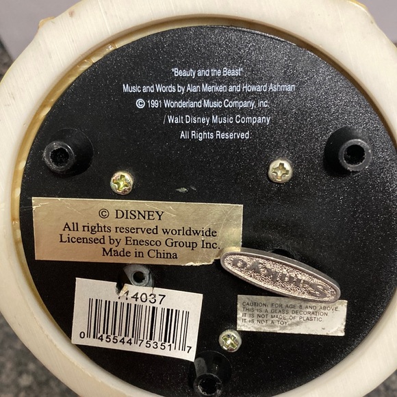 Beauty and the Beast snow globe - Picture 3 of 3